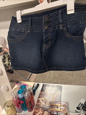G by Guess Dark Wash Denim Mini Skirt - Blue Size 29